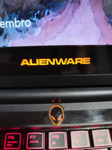 Notebook Dell Alienware, placa de vídeo Gforce NVidia, HD 500 gb, 8 de ram, retroiluminado