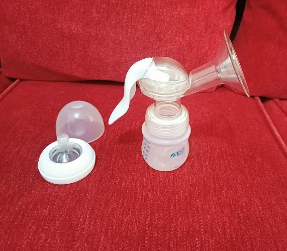 Bomba de tirar leite materno manual avent