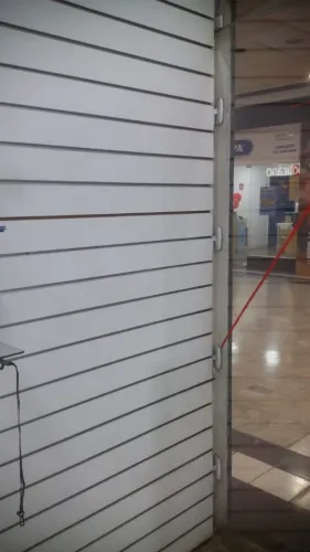 13 Paineis Canaletado 1x20 x 2,40 com perfil de aluminio + balcoes vitrines e caixa