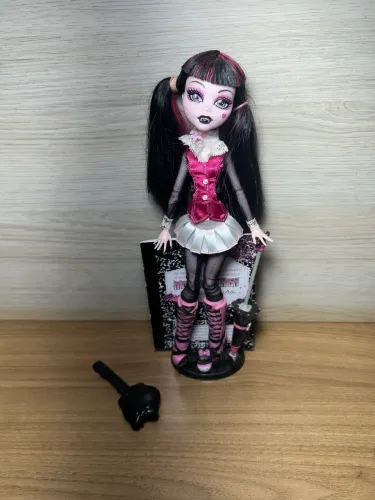 Monster High Draculaura Básica