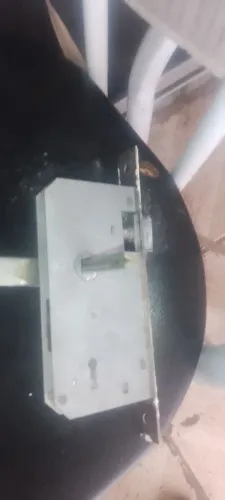 5 fechadura pado a de banheiro tem chave as outras falta as chaves