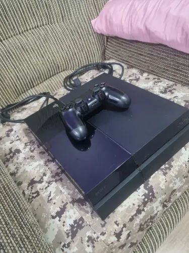 PS4 500GB , 1 Controle / Sem jogos