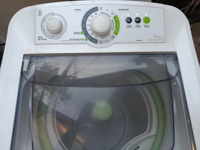 Máquina de lavar linda. Perfeito com garantia e entrega