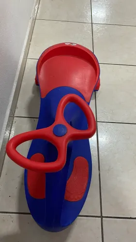 Carrinho de rolimã - Gira 360 - Suporta 100kg com led nas rodas