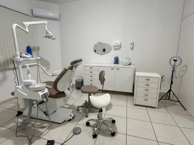 Vendo consultório odontológico com CNPJ e alvarás em dia
