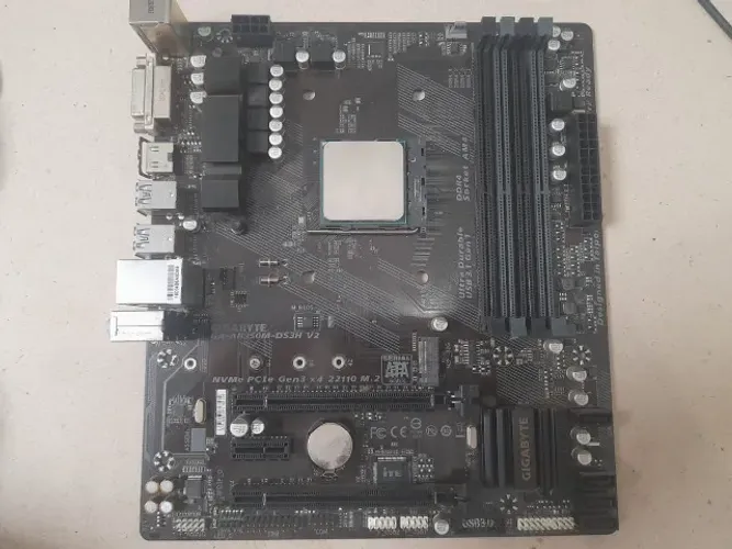 Placa Mãe Gigabyte GA-AB350M-DS3H e CPU AMD Ryzen 7 1700 
