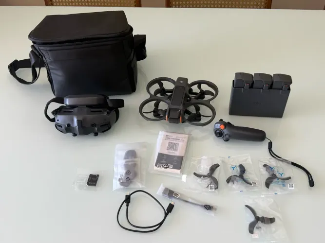 Drone DJI Avata FPV - Combo Completo + Fly More + Goggles + Bolsa (Estado de Novo)