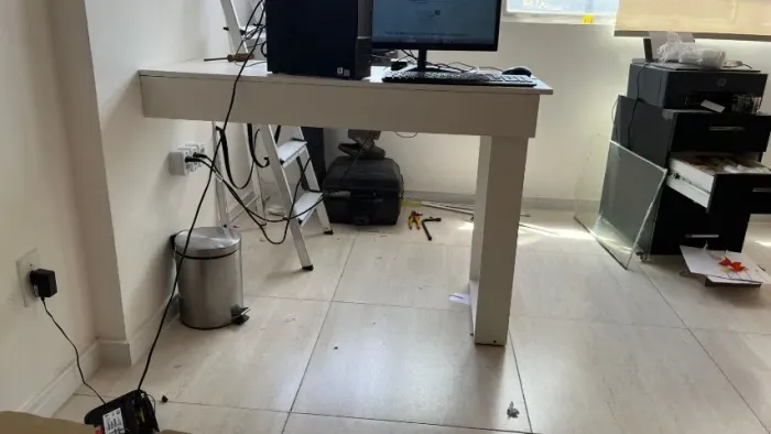 Mesa Escrivaninha MDF com Gaveta - Moderna | Semi Nova (5 meses de uso)
