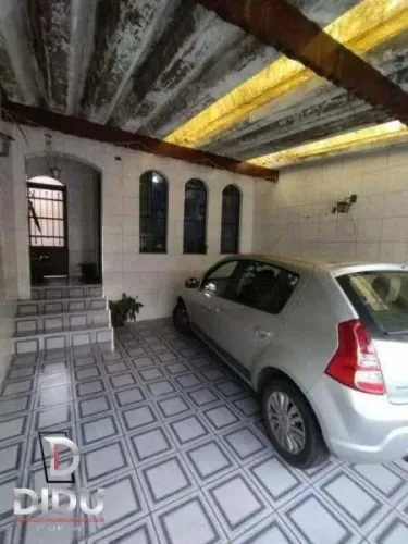 Sobrado à venda em Santo André, Jardim Las Vegas, com 3 quartos, 156m² e 2 vagas.