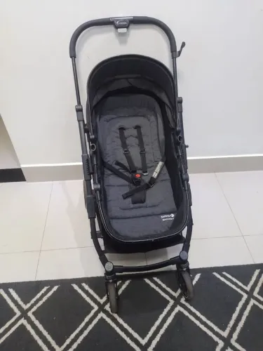 Carrinho de bebê Moisés e bebê conforto