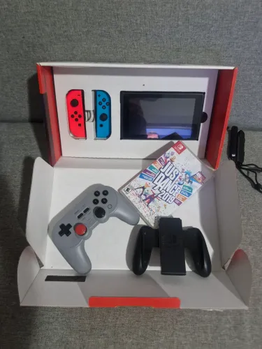 Nintendo Switch V2 completo + Controle 8bitdo Pro 2
