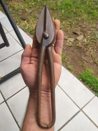 Tesoura de funileiro