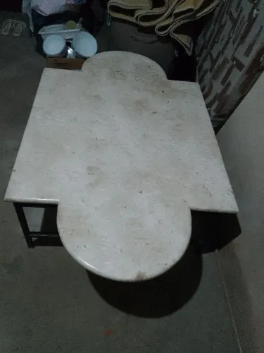 Vendo um lindo centro de mármore em perfeito estado base de ferro falar com Sérgio tel:999