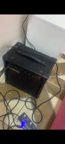 Amplificador para guitarra/contrabaixo 