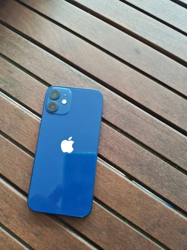 Vendo ou troco por outro celular ou ps4 pequenos detalhes..MT potente vai com carregador