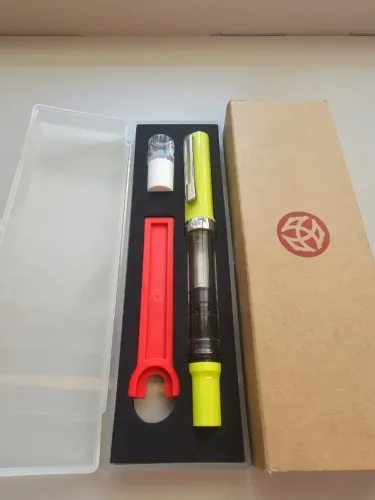 Caneta Tinteiro TWSBI ECO-T Amarela - Ponta F - Pouquíssimo Uso