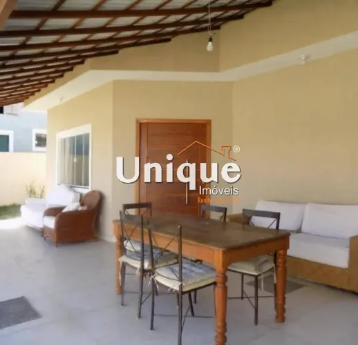 Linda casa em condomínio com 3 quartos por R$ 690.000,00 (Porteira Fechada)