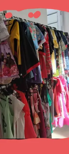100 peças de roupas infantil tamanhos variados