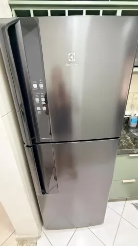 Geladeira Electrolux Frost Free 431L Inox Preto