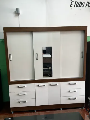 Guarda roupa 3 portas de correr e 6 gavetas