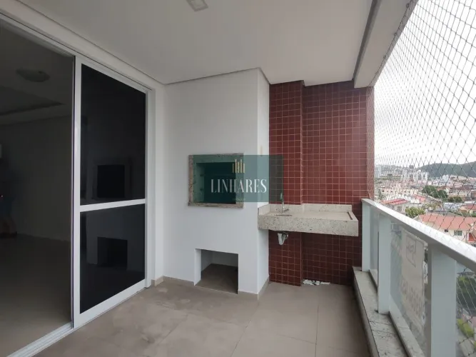 Apartamento 3 dormitórios em Barreiros