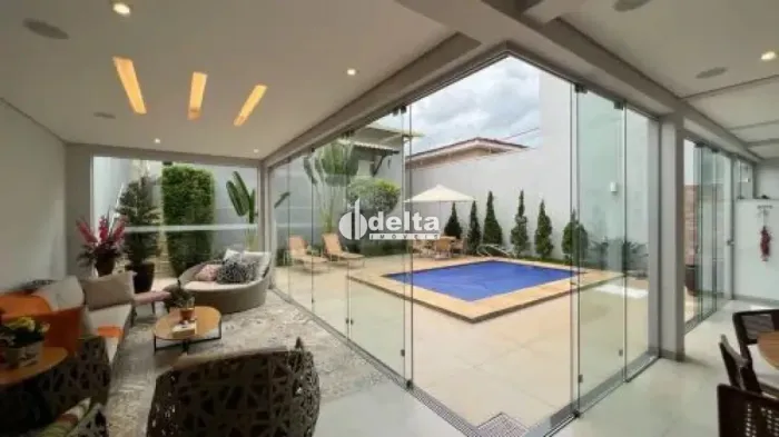 Casa residencial com 4 quartos sendo 3 suítes disponível para venda no bairro Saraiva em U