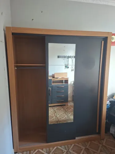 Roupeiro ( guarda roupa )