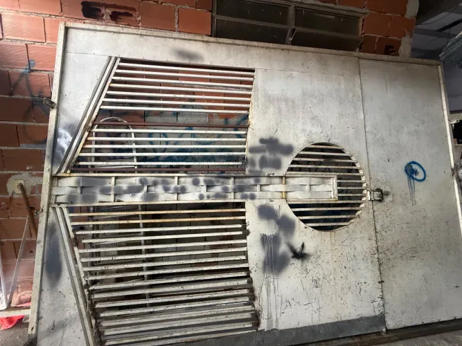 Vende-se portão completo