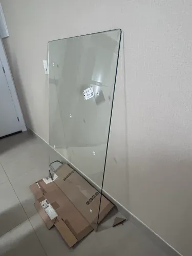 Vendo tampo de vidro 133 X 81 cm temperado 8 mm de mesa novo