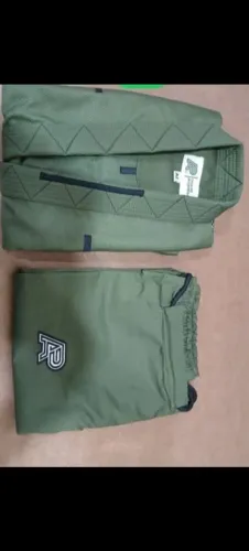 Kimono Albino & Preto (A&P), no tamanho A2 e na cor verde oliva / militar.