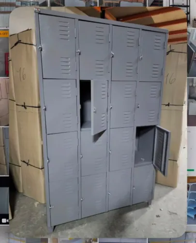 guarda volume com 16 portas
