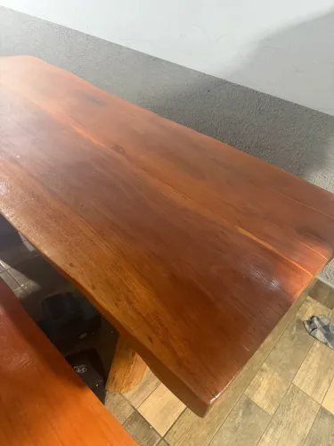 Mesa rústica 2 mts com os bancos com tábua de carne brinde