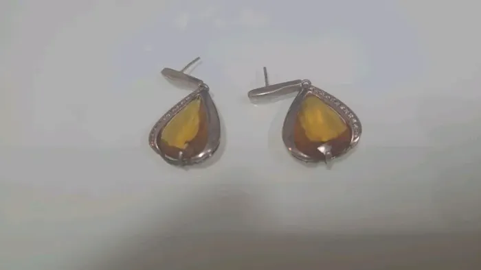 brinco de prata 925 com pedra em âmbar amarelo