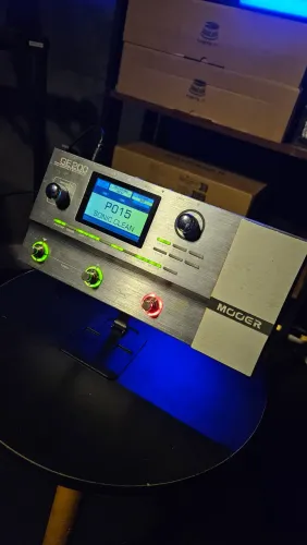 Pedaleira Mooer Ge200 c/ Fonte - Guitarra