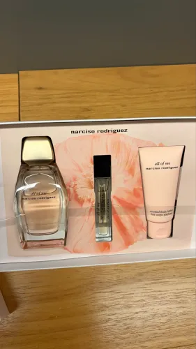 Kit Perfume Feminino All Of Me EDP 90ml + 10ml + Body Lotion 50ml Narciso Rodriguez