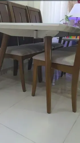 Jogo de Mesa de Jantar com 6 Cadeiras - Excelente Estado