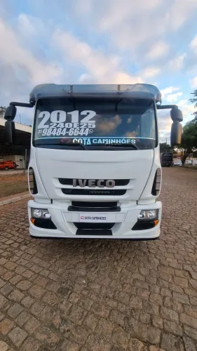 Caminhão Tector Stradale 240e25 6x2, só com 276.000 km rodados, super novo