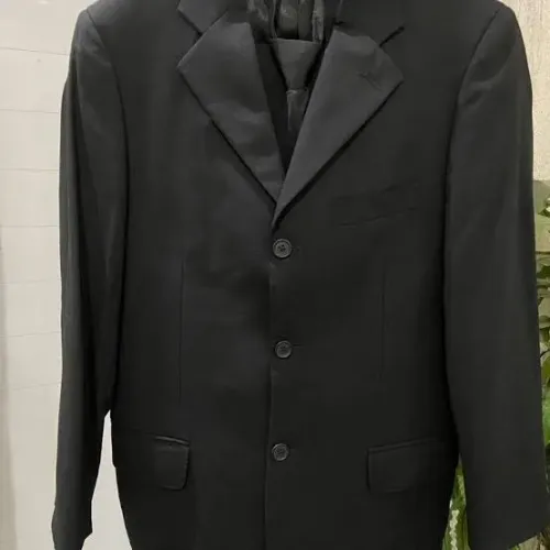 Terno calça e blazer de barbada.