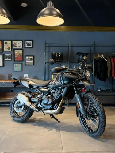 ROYAL ENFIELD HIMALAYAN 450 MANA BLACK