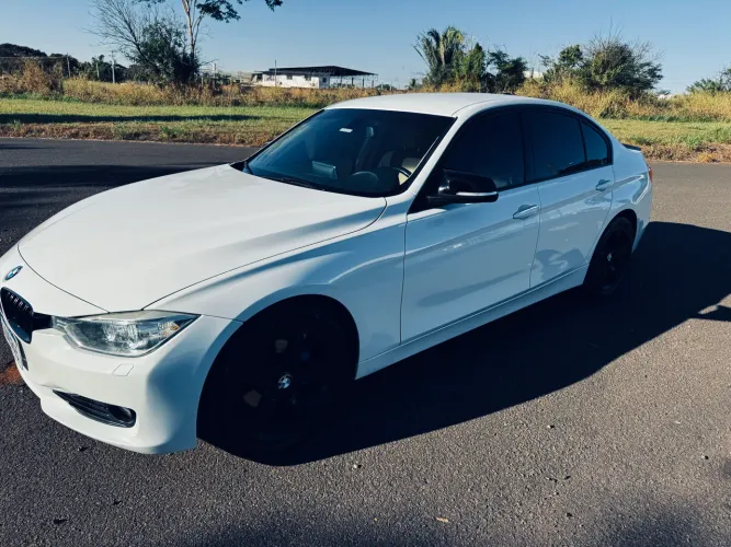 BMW 320I A 2.0 Turbo/activeflex 16V 184cv 4P 2013