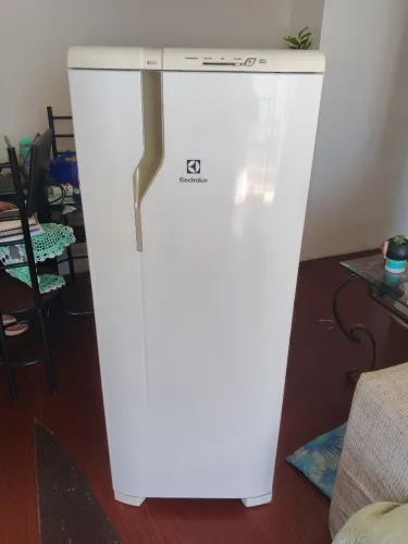 Geladeira Eletrolux re 31 120w 240 litros em bom estado retirada no Tatuapé