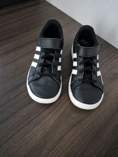 Tenis adidas 32/33