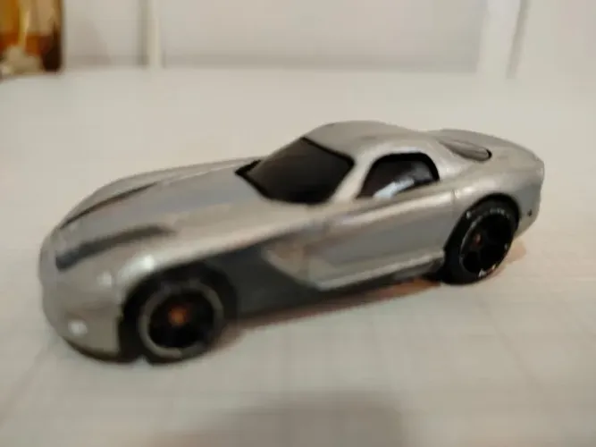 Miniatura Dodge Viper 2005 Hot Wheels 1/64