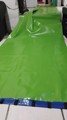 Lona PVC para escorregar com água e sabão