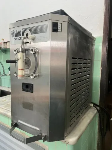 Máquina de Sorvete e Milk-shake Top Taylor 430
