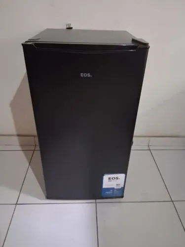 Vende-se frigobar