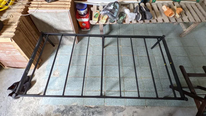 CAMA DE METAL!! 2 MESES DE USO, AGUENTA 500KG