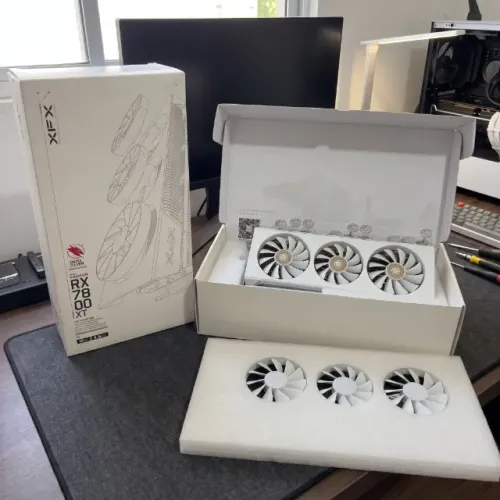 Placa de Vídeo RX 7800 XT XFX Magnetic Air QICKsilver White 16GB GDDR6 - Garantia e NF