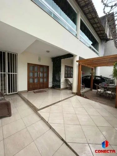 Casa em Eurico Salles, 4 quartos, 1 suíte, 4 banheiros, 3 vagas, sol da manhã