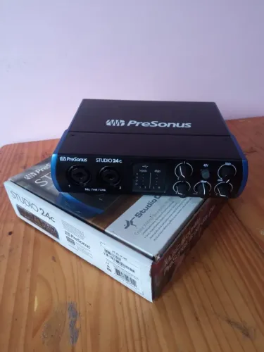 Interface de Áudio PreSonus Studio 24c 2 Entradas Saída USB-C MIDI 192kHz